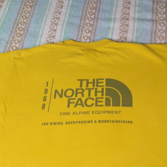 VINTAGE  THE NORTH FACE GRAPHIC TEE SHIRT MENS XL MUSTARD - Picture 9 of 12